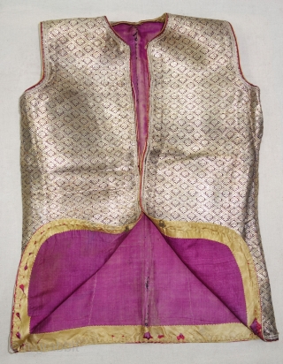 Boys Waistcoat(sadri or Jacket), Zari Brocade (Gold Plated Real Silver Threads) On Gajji-Silk,
Worn by Royal Vohra Muslims Community Of Sidhpur,Patan, Gujarat. India.

C.1875. 

L-54cm,W-38cm(DSC09622).          