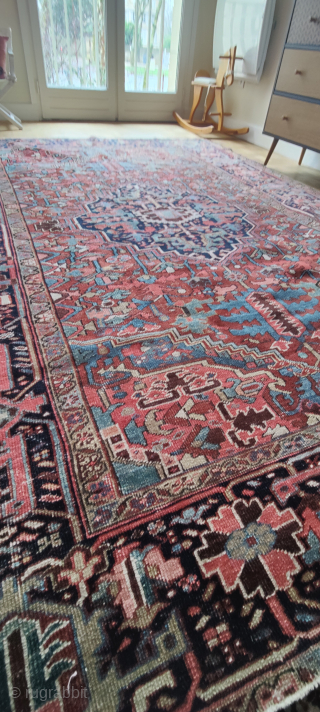 Tapis heriz. Circa 1920.
290x200cm.
Good condition                            