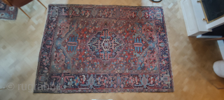 Tapis heriz. Circa 1920.
290x200cm.
Good condition                            