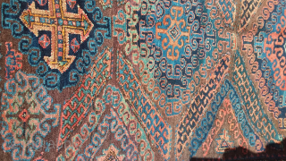 Rare Est Anatolia, circa 1850, delicate colors, 230 x 146, good velvet except one corner.
Contact via WhatsApp : +33 (0) 614362146            