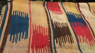 Probably Malatia Kilim minimalist 140 x 97, circa 1900, perfect condition.
Contact via WhatsApp : +33 (0) 614362146                