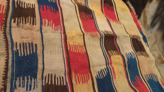 Probably Malatia Kilim minimalist 140 x 97, circa 1900, perfect condition.
Contact via WhatsApp : +33 (0) 614362146                