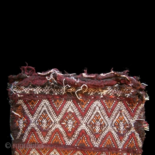 Semi-antique moroccan Amazigh (berber) woven kilim tent cushion

Beautiful example which has detailed handwoven tribal designs on BOTH sides of the cushion. 

Colours: White, black, burgundy, orange, green and brown.
Material: Wool and cotton
Size:  ...