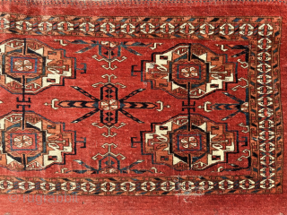 Tekke torba, pre-1850, 117x46 cm, very fine weaving, some (moth) damages, but overall good pile, contact: matthiaswohlgemuth@gmx.ch                