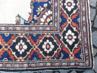 Nice and decorative Semnan(?) rug, size is 170 x 130cm.                       