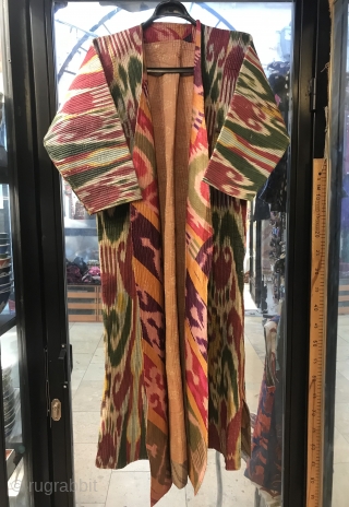 Antique Silk İkat chapan, uzbek hand weaving coat, silk robe caftan clothes, hippie bohemian jacket kaftans, rare ikat chapan coat


Size 
Height : 118 cm
Under arm : 55 cm
Shoulder size : 40 cm

Fast  ...