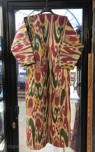 Antique Silk İkat chapan, uzbek hand weaving coat, silk robe caftan clothes, hippie bohemian jacket kaftans, rare ikat chapan coat


Size 
Height : 118 cm
Under arm : 55 cm
Shoulder size : 40 cm

Fast  ...