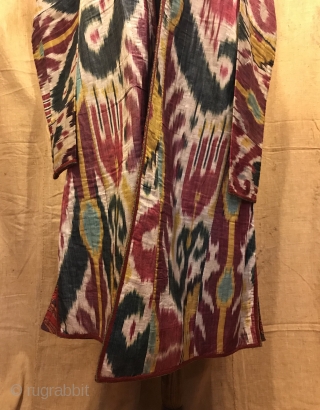 Uzbek Antiques silk ikat chapan clothes

Size 
Height : 125 cm
Under arm : 65 cm
Shoulder size : 55 cm

Fast shipping worldwide 

Thank you visiting for my shop :)      