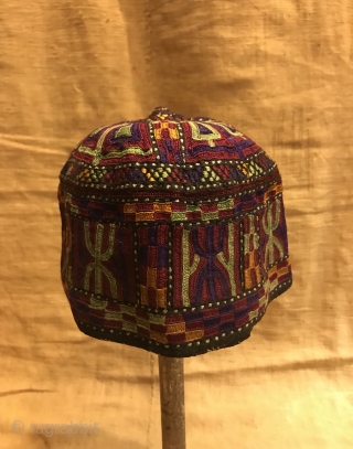 Collectible hat, rare unique hat ,old vintage hat ,embroidery hat, 

hat circumference 16. Inches ( 41 cm )

Worldwide fast shipping,,

Thanks visiting for my shop         