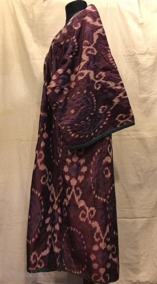 Uzbek Antique silk ikat chapan clothes

Size 
Height : 125 cm
Under arm : 70 cm
Shoulder size : 60 cm

Fast shipping worldwide 

Thank you visiting for my shop :)      