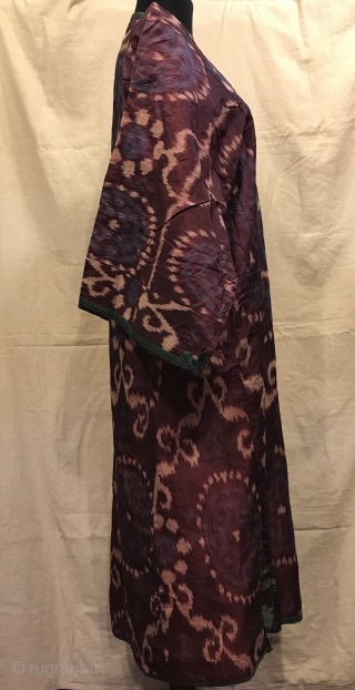 Uzbek Antique silk ikat chapan clothes

Size 
Height : 125 cm
Under arm : 70 cm
Shoulder size : 60 cm

Fast shipping worldwide 

Thank you visiting for my shop :)      