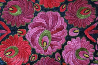 Hungarian silk embroidered cushion cover, survived in great condition. Circa 1930-40s. Size: 24” X 18” (60 cm X 46 cm).

 

              
