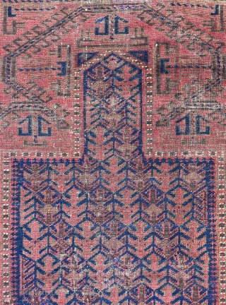 Super Cool Baluch Prayer Rug that may be from the Dokhter e Qazi group - love the border solution specially around the mihrab - 38" x 56" - 97 x 143 cm. 