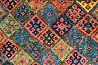 Kurdish Jaff bagface with amazing range of colors and super tight weave - 21" x 18" - 53 x 45 cm.            