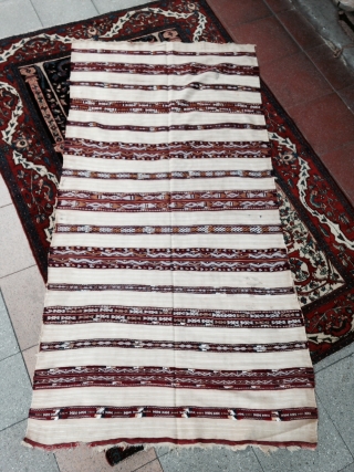 A nice Morocco Berber Woman Handira !
with Coton and Wool highlights ( knoted ) 
Early 20th , Size : 192x96cm             