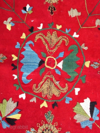 Beautiful example of Kungrat ( or Kirghiz ) Silk and gold embroidered.
Size : 52x47cm
Circa : 19th.                 