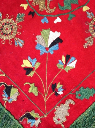 Beautiful example of Kungrat ( or Kirghiz ) Silk and gold embroidered.
Size : 52x47cm
Circa : 19th.                 