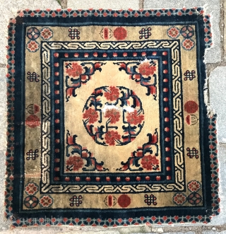 China ceremonial mat
87 x 86 cm                           