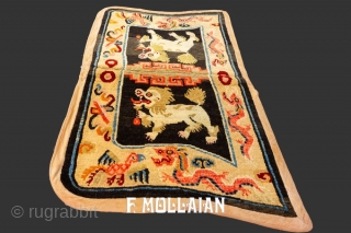 Antique Tibetan Saddle Rug with Fu-Dog Motif, 19th Century

98 × 57 cm (3' 2" × 1' 10")

An interesting and special piece.            