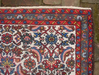 Hamadan 2 ft 8 x 3 ft 5 inches. White Injeles? Beautiful and decorative little rug in good condition $20 ups to Lower 48         