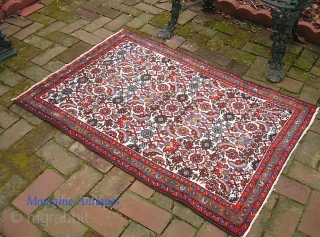 Hamadan 2 ft 8 x 3 ft 5 inches. White Injeles? Beautiful and decorative little rug in good condition $20 ups to Lower 48         