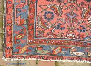 Hamadan. 4 ft 3 inches by 6 ft 8 inches.

Finely balanced medallion with really nice salmon corners. All natural dyes on this one. Decorative old piece that would look great with period  ...