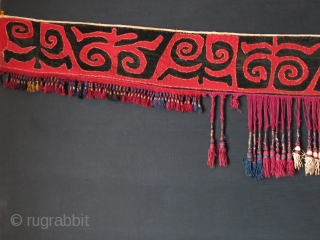 Kirgiz tribal yurt hanging. Applique embroidery on velvet with silk tassels. Circa 1900 or earlier. size: 80" X 6" and 7" long tassels. - 200 cm X 15 cm - 18 cm. 