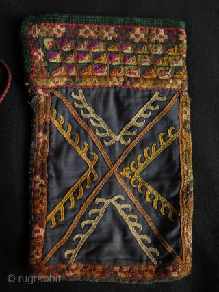 Turkmen small embroidered pouch. Silk embroidery on cotton.
Size: 5" x 8.5" - 13 cm x 21.5 cm                