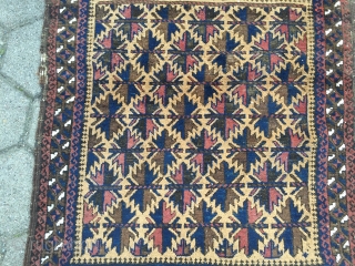 Antique camel ground Baluch prayer rug, unusual design. Beautiful collector´s piece. Size : ca 130cm x 90cm / 4'3'' x 3'ft
            