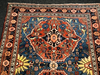 Antique Persian Bakhtiary rug, beautiful drawing. Size: 202x157cm / 6'7''ft by 5'2''ft                     