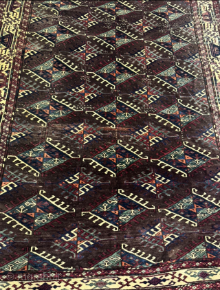 Antique Turkmen main-carpet woven by the Yomud tribe. Beautiful Dyrnak Gul Design. Size: circa 290x170cm / 9’6ft by 5’6ft http://www.najib.de             