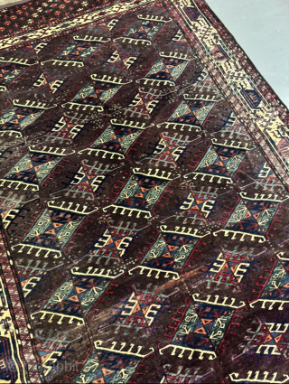 Antique Turkmen main-carpet woven by the Yomud tribe. Beautiful Dyrnak Gul Design. Size: circa 290x170cm / 9’6ft by 5’6ft http://www.najib.de             