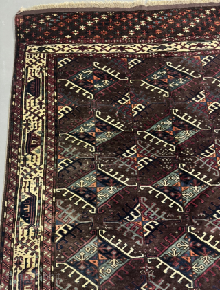 Antique Turkmen main-carpet woven by the Yomud tribe. Beautiful Dyrnak Gul Design. Size: circa 290x170cm / 9’6ft by 5’6ft http://www.najib.de             