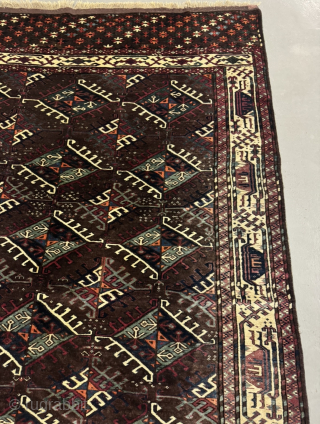 Antique Turkmen main-carpet woven by the Yomud tribe. Beautiful Dyrnak Gul Design. Size: circa 290x170cm / 9’6ft by 5’6ft http://www.najib.de             