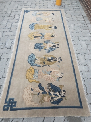 Chinese pictorial rug displaying rulers of different eras, size: ca. 245x105cm / 8ft x 3'5''ft                  