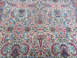 Fine antique Persian Kirman carpet, very decorative. Size: ca. 390x280cm / 12'8''ft x 9'2''ft                   