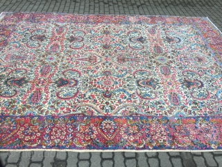 Fine antique Persian Kirman carpet, very decorative. Size: ca. 390x280cm / 12'8''ft x 9'2''ft                   