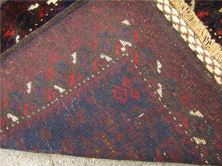 Very nice antique Baluch bagface. Shiny wool and beautiful flatwoven ends.Good condition. Size : ca 70cm x 65cm ( 2'3'' x 2'2'' )          