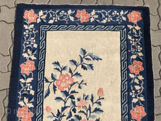 A lovely small antique Chinese Pao Tao rug, good condition. Size: 150x95cm / 5ft x 3'1''ft Would make a great wall hanging           