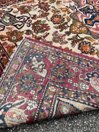 A fine antique Persian Isfahan rug, beautiful ivory field color. Size: 210x140cm / 7ft by 4’6ft http://www.najib.de                