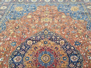 a fine Persian Tabriz carpet with an elegant drawing, fine quality. Oversize: 520x355cm / 17'1''ft x 10'7''ft Age: circa 1910, good condition. www.najib.de          