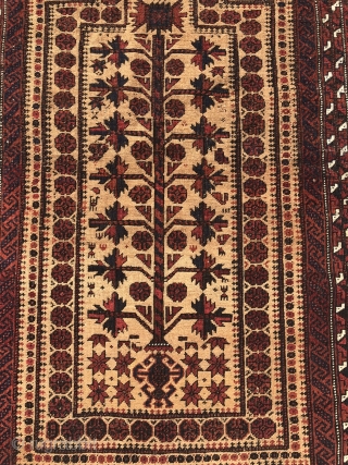 Very nice antique Baluch prayer rug with stylized hands, size: 142x90cm / 4'6''ft x 3ft                  