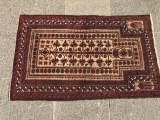 Very nice antique Baluch prayer rug with stylized hands, size: 142x90cm / 4'6''ft x 3ft                  