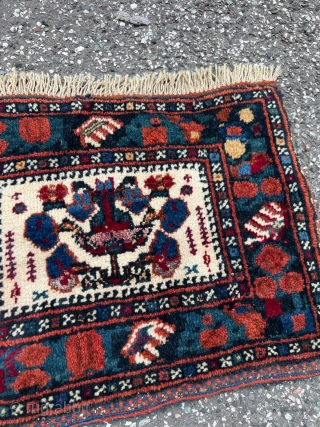 Antique Southpersian Afshar bagface with silk highlights in the center. Very nice collectors item. Size ca. 40x30cm / 1’3ft by 1ft http://www.najib.de           