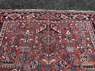 Vintage Antique Persian Heriz carpet, age: circa 1920. Size: ca. 285x210cm / 9'4''ft by 6'9''ft. All over design, some light overall wear.           