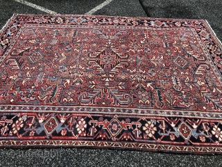 Vintage Antique Persian Heriz carpet, age: circa 1920. Size: ca. 285x210cm / 9'4''ft by 6'9''ft. All over design, some light overall wear.           