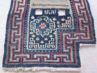Tibetan : Vintage notched saddle bottom rug, 2" by 3'8", before 1900. Some re-piling around one cinch strap.               