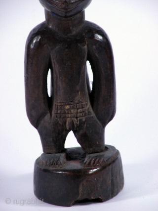 IBEDJ TWIN FIGURE YORUBA

Joruba Wooden twin figure, very old, excellent  patina. Base was  broken off and quite primitively reparated. From Nigeria

26 cm         