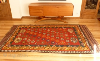 A great Qashqai kilim woven with very finelly spun wool, creating thus a kilim of great appeal. The design is very well done and with attention to small details. All natural dyes.  ...