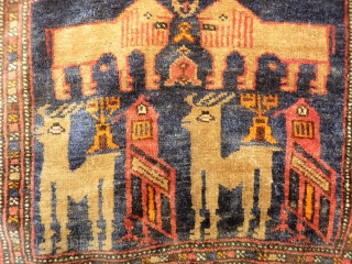 Pair of Belouch Lion bags with two deers (or goats) and two birds. Finely woven with lots of details.
55x46 and 55x46 cms
           